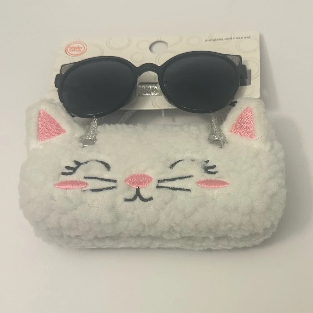 Hello Kitty Cute Cat Sunglasses & Case White and Pink 6 x 3 inches